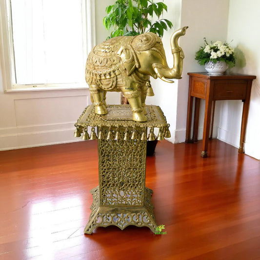 Animal elephant decor sculpture on brass nice crafted stand