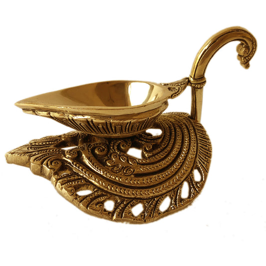 Brass Made decorative Pooja ghar Aarti oil lamp/Diya Aakrati