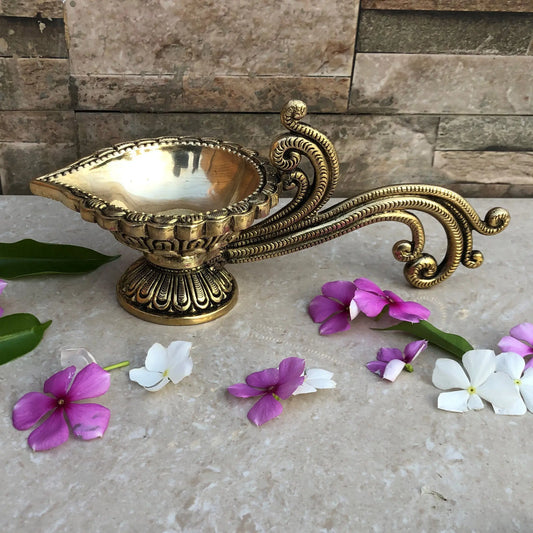 Diya with handle - Temple worship puja deepak - oil lamp Aakrati