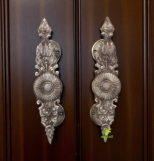 Pull handle in bronze with antique look