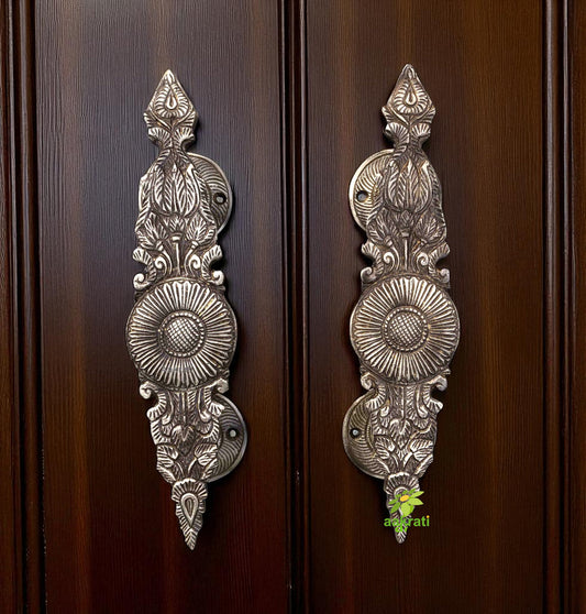 Pull handle in bronze with antique look Aakrati