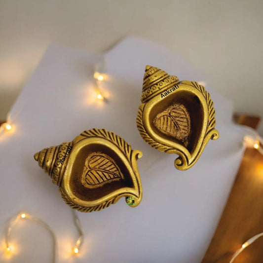 A Pair of Brass Shankh Shape Diya Made By Aakrati| Brass Oil Lamp| Puja Items| Temple Decor| Collectable Figurine (Yellow, 1 inch) Aakrati
