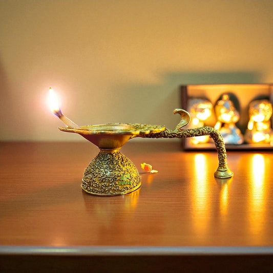 Light Weighted Brass Diya with Handle | Antique Oil Lamp for Puja & Home Decor | Handcrafted Brass Diya with Long Handle | Religious Decor & Festive Gift Item (Yellow, 2.2 Inch) Aakrati