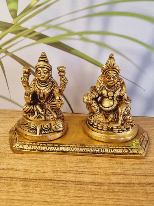 Brass Kuber Lakshmi Idol | Divine Festival Decor for Blessings and Prosperity | Handcrafted Brass Kuber Lakshmi Murti ( Yellow, 6 inch)