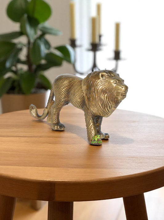 Animal Statue of Brass of Deorative Lion Metal Figurine for Table Decor / Home Decor / Office Decor Showpiece with Antique Finish unique for gift and collection