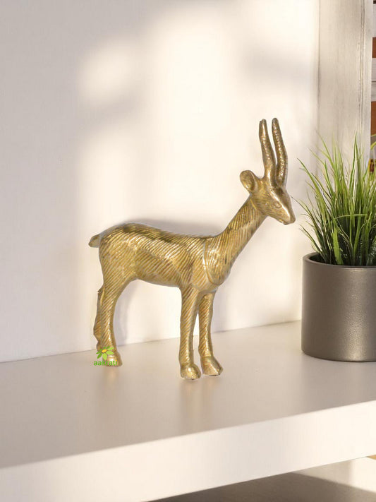 Export quality handmade indian handicraft metal Animal Figurine Brass Statue of Deer House warming Sculpture Showpiece Table Decor and Gift figure for all