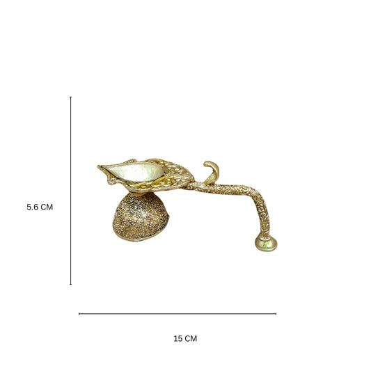 Light Weighted  Brass Diya with Handle | Antique Oil Lamp for Puja & Home Decor | Handcrafted Brass Diya with Long Handle | Religious Decor & Festive Gift Item (Yellow, 2.2 Inch)