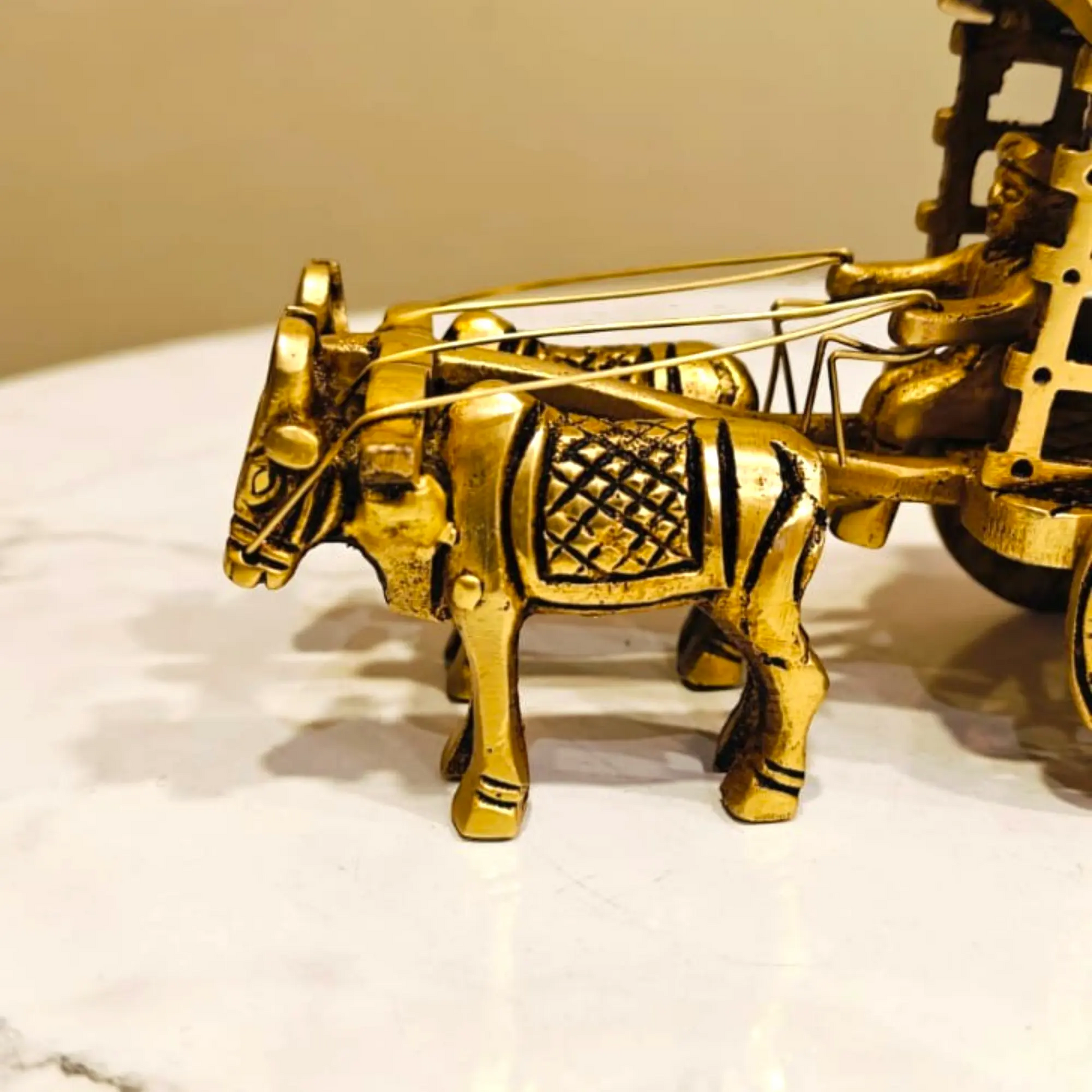 Brass Bullock Cart Showpiece | A Beautiful Handcrafted Addition to Your Home Decor | Handcrafted Brass Bullock Cart Figurine ( Yellow, 4.8 inch) Aakrati