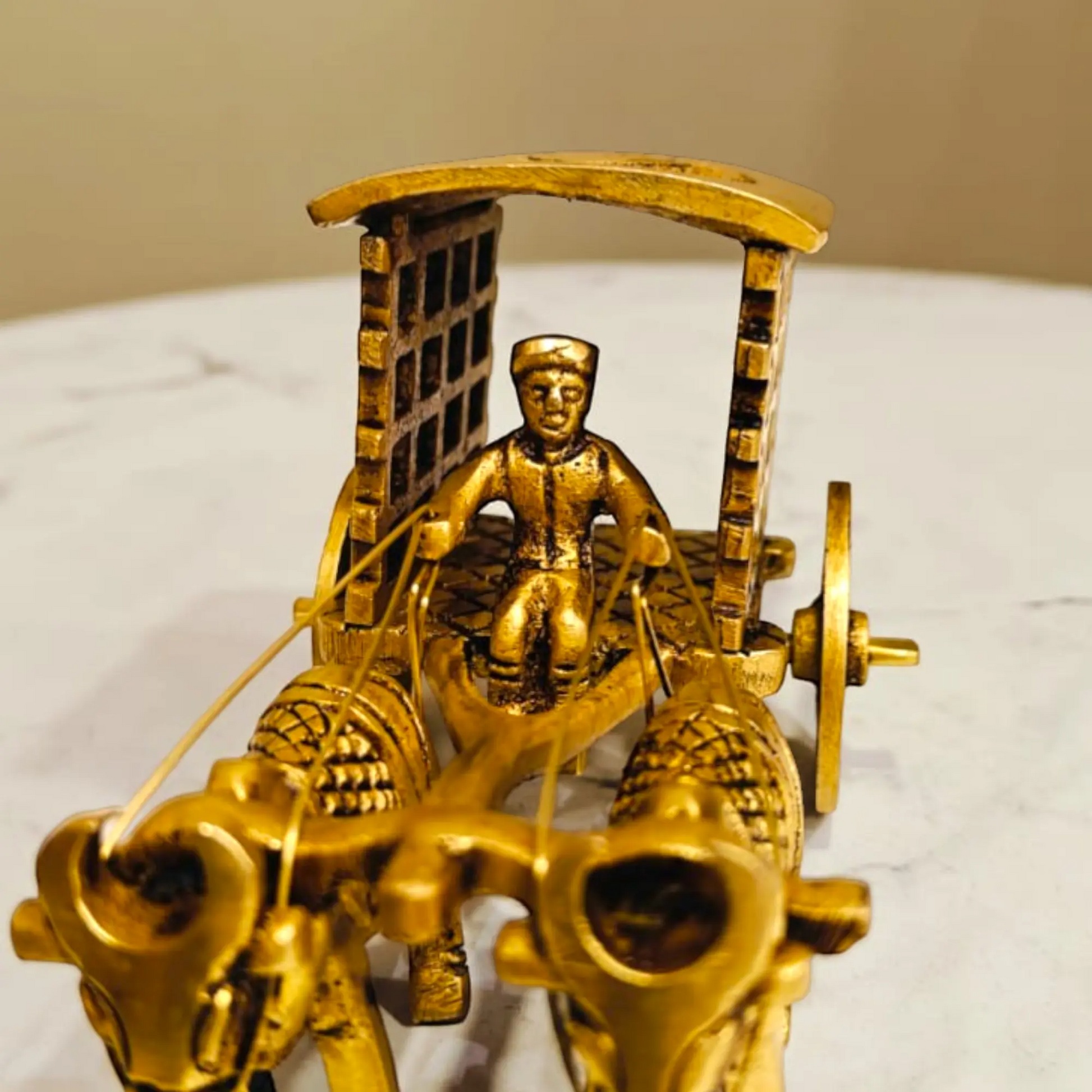Brass Bullock Cart Showpiece | A Beautiful Handcrafted Addition to Your Home Decor | Handcrafted Brass Bullock Cart Figurine ( Yellow, 4.8 inch) Aakrati