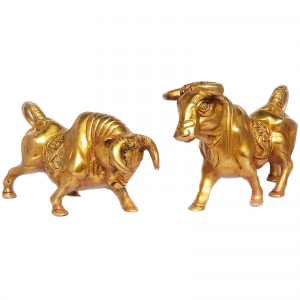Brass Bull Pair Decor | Elegant Home Decor for Prosperity and Good Fortune | Traditional Brass Bull Pair Sculpture ( Yellow, 7 inch)