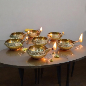 Handmade Indian Puja Brass Oil Lamp - Diya Lamp Engraved Design Dia - 3 inch (Set of 7)