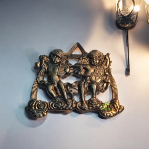 Cute Cupids Metal Wall Plate With Antique Finish for Home Wall And Office Decoration 