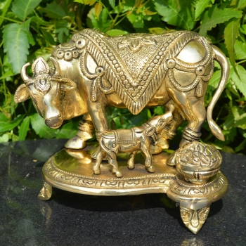 Aakrati Kamdhenu Cow Brass - Vastu Remedies Product Decorative Showpiece - (Brass)