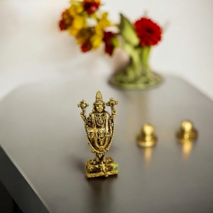 Small Statue of Balaji Made in Brass|Aakrati Tirupati Balaji Statue Idol| Decortive Items| Temple Décor (Yellow, 2 Inch)